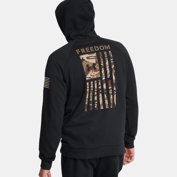 Men's Under Armour Camo Print Freedom Flag Hoodie Size Large & BRAND NEW! - Picture 1 of 6